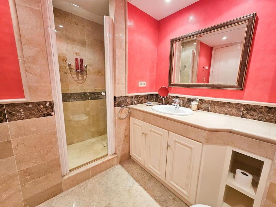 Spacious In Rio Real * Marbella